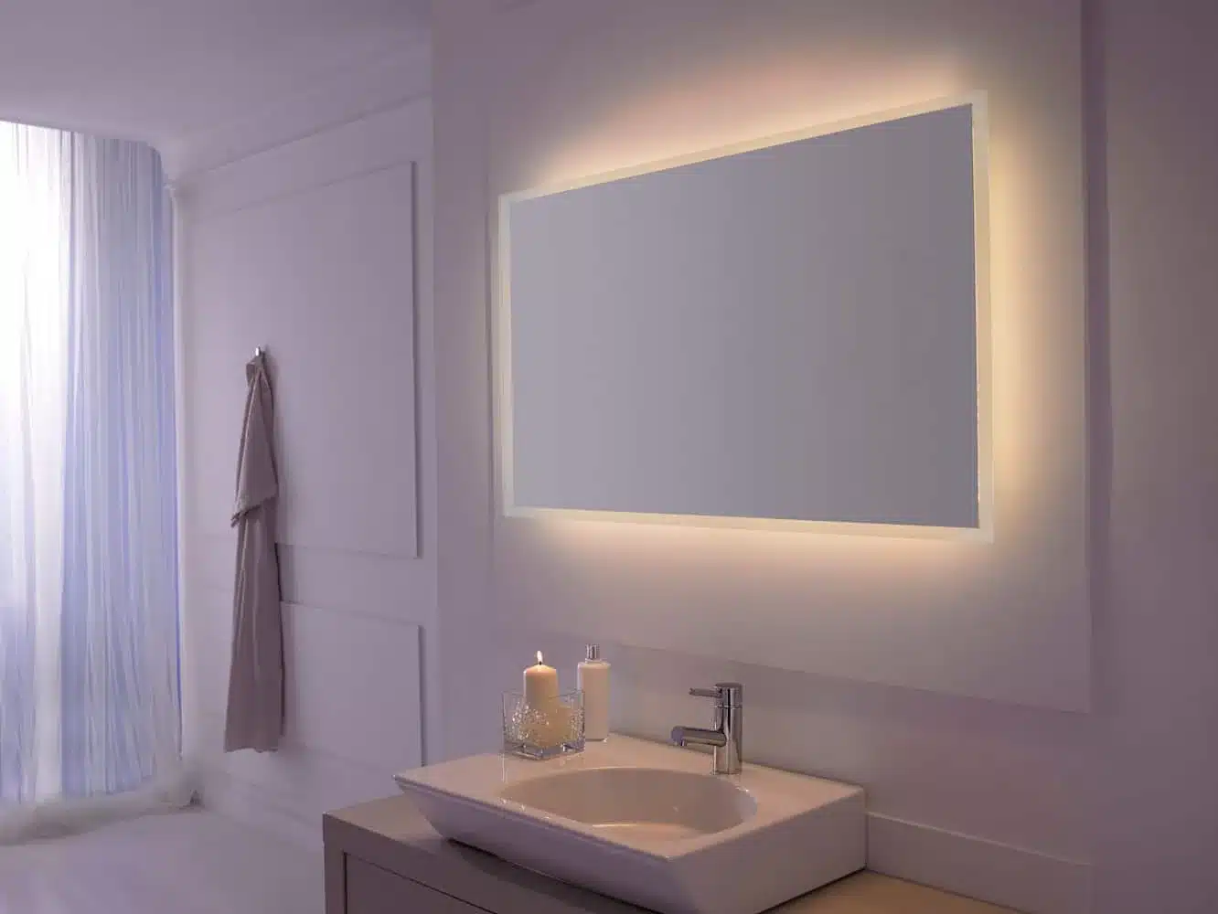 Mirror-for-hotel-Grayce-lighted