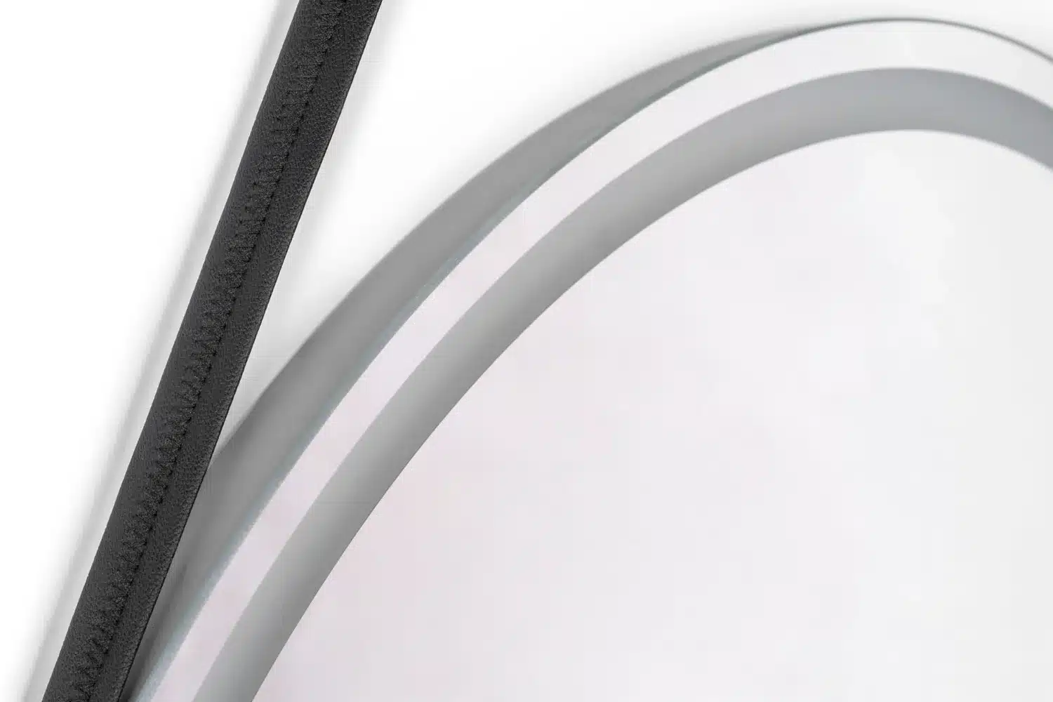 Lighted-mirror-for-hotel