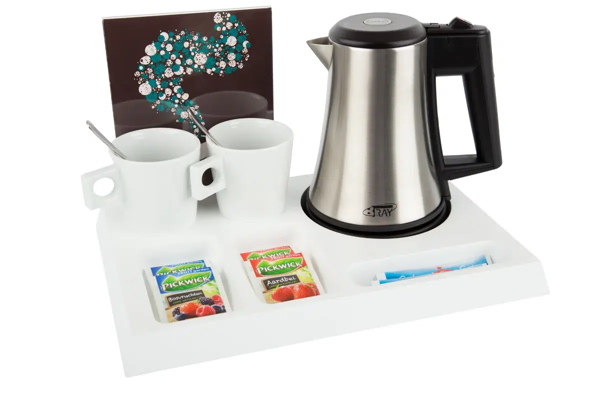 HospitalityTray-SIGNUM-White-Kettle-STAR-0.5L-Leaflet-WhiteCups Wooden welcome tray - SIGNUM