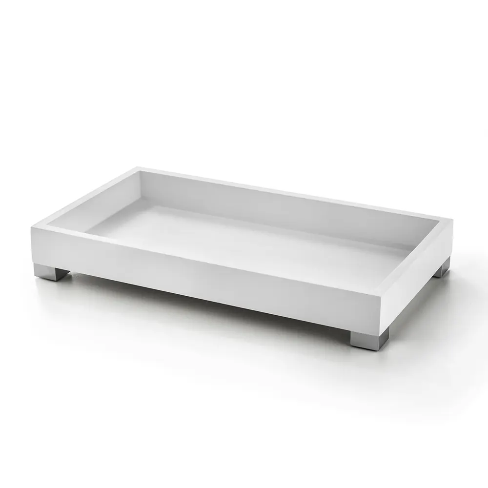 vassoio di cortesia in solid surface bianco con piedini in ottone