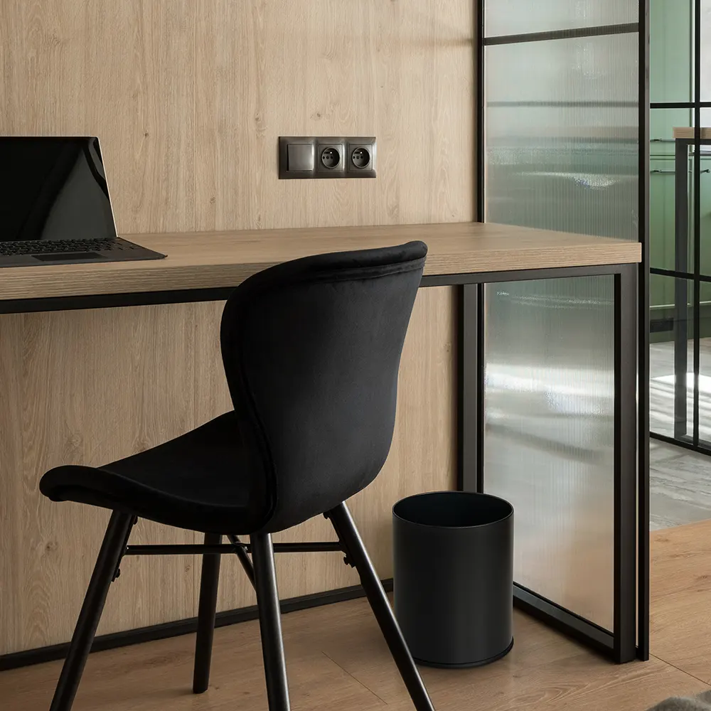 THORNTON 9L bin for hotel guestrooms &ndash; lifestyle photo in room (black)