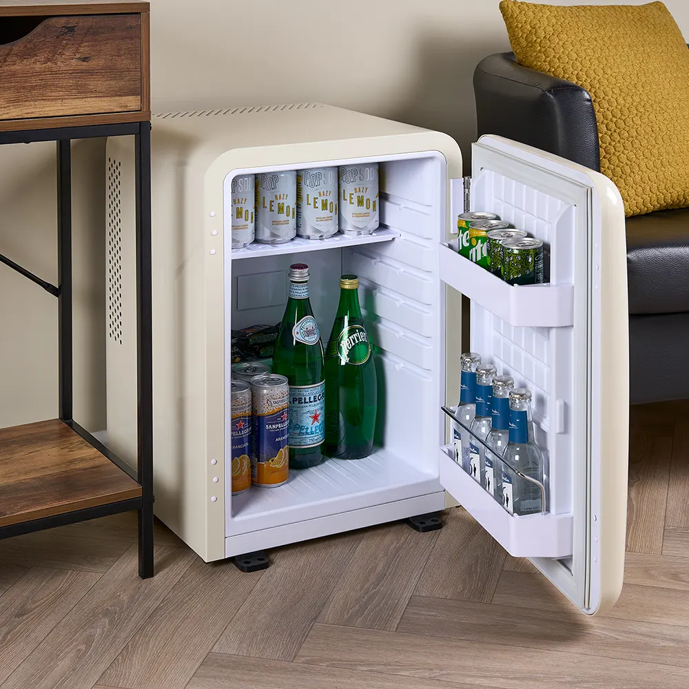RADLEY minibar crema – foto ambientata in arredo camera hotel